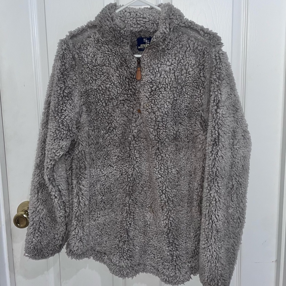 Simply southern women’s furry pullover
Sz med